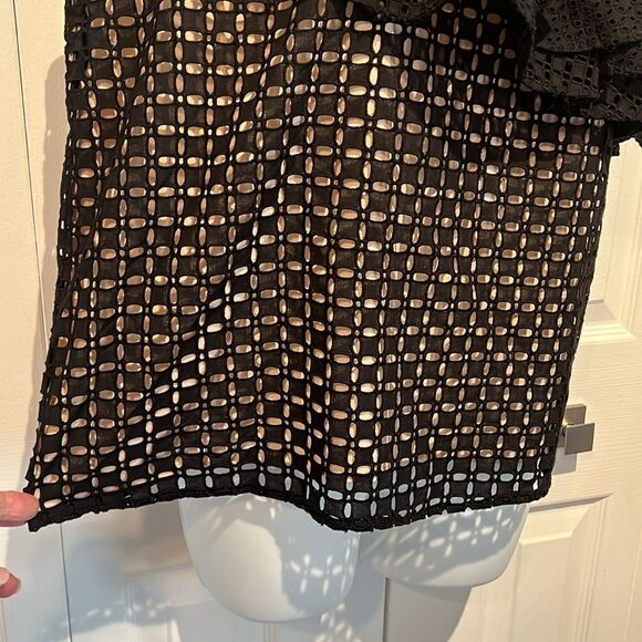 J.Crew‎ Black/Nude Eyelet Ruffle One Shoulder Top Size 6 - Picture 5 of 13